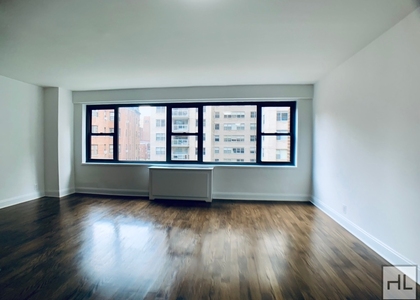 East 56 Street - Photo 1