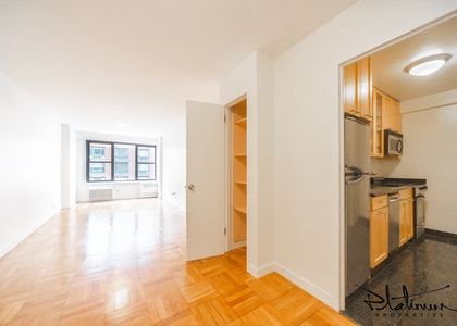 4th ave - Photo 1