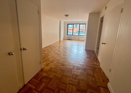 4th ave - Photo 1