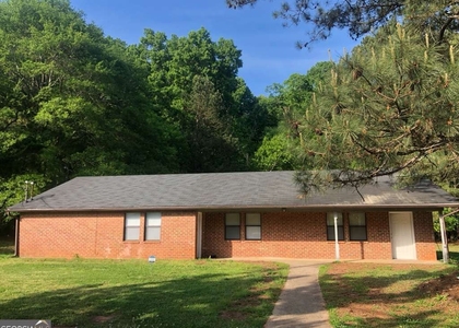 210 E Paces Drive - Photo 1