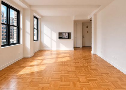 East 49th - Photo 1
