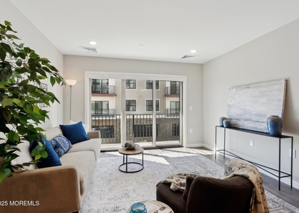 258 Morris Avenue - Photo 1