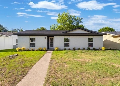 913 Roaming Road Drive - Photo 1