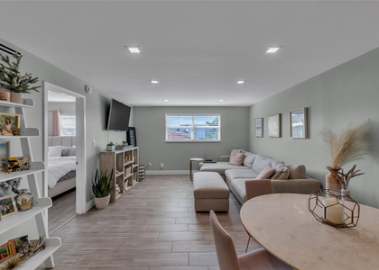 611 Ne 14th Avenue - Photo 1