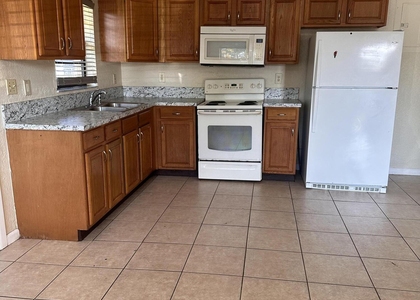 50 Nw 8th Avenue - Photo 1
