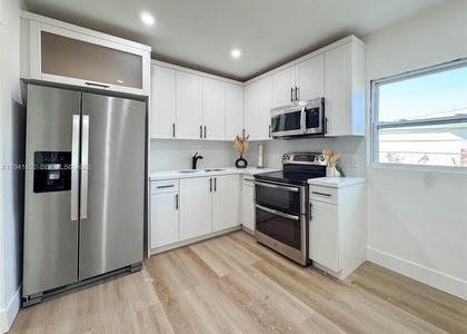 953 Ne 37th Street - Photo 1