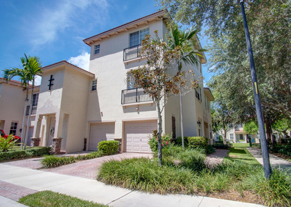 1020 E Longport Circle - Photo 1