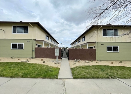 890 N Campus Avenue - Photo 1