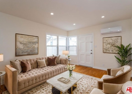 200 W Palmer Avenue - Photo 1