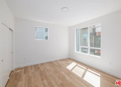 23036 Ventura Blvd - Photo 1