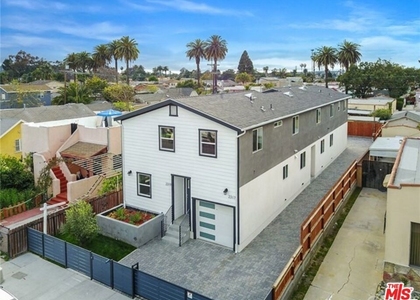 2319 S Redondo Boulevard - Photo 1