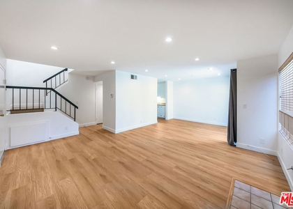 22135 Burbank Boulevard - Photo 1