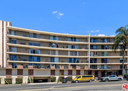 2260 N Cahuenga Boulevard - Photo 1