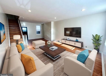 2105 W Seybert Street - Photo 1