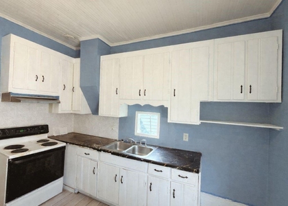1025 Hillyer Avenue - Photo 1