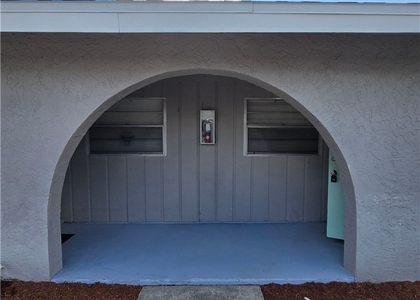 702 Se 47th Street - Photo 1