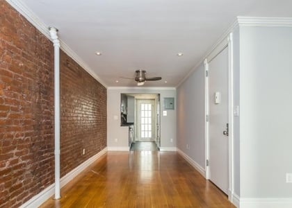East 7 Street - Photo 1