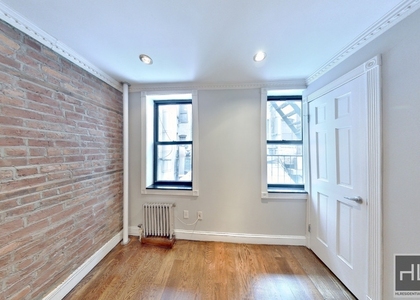 Mulberry Street - Photo 1