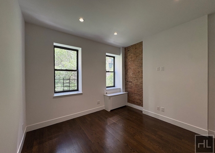 East 49 Street - Photo 1