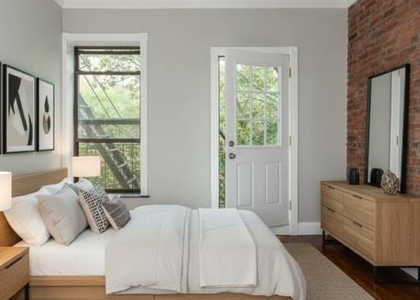 309 East 8th Street - Photo 1