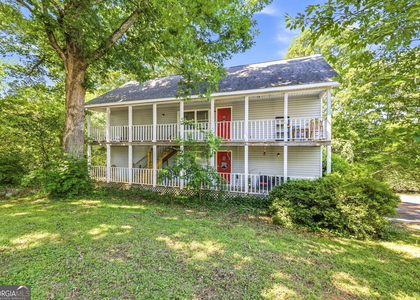 205 Pineview Drive - Photo 1