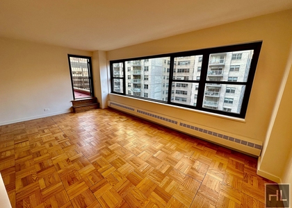 East 55 Street - Photo 1