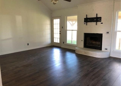 3228 N Bell Avenue - Photo 1