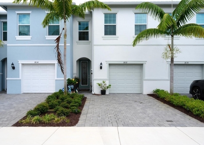 1832 Se Roxy Way - Photo 1
