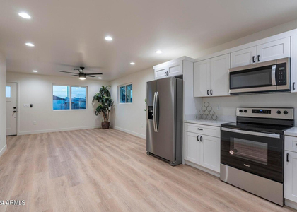 1645 E Monroe Street - Photo 1