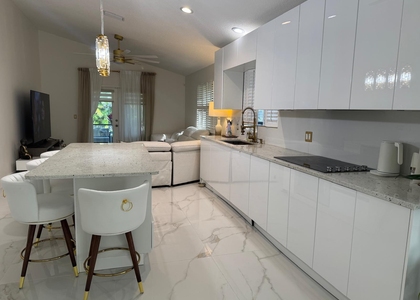 544 Nw 38th Avenue - Photo 1
