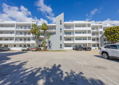 2850 Ne 14th Street Causeway - Photo 1