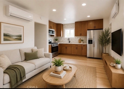 784 E Walton Street - Photo 1