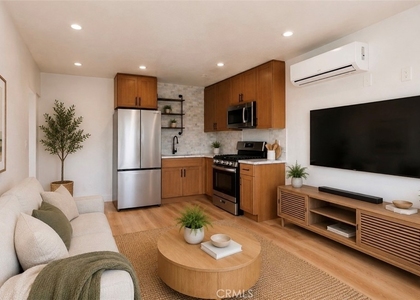 780 E Walton Street - Photo 1