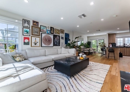 811 18th Street - Photo 1