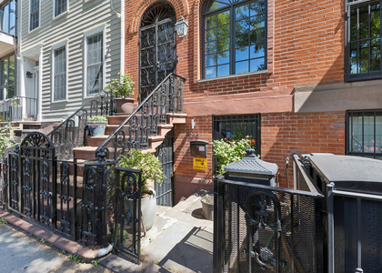 293 Pacific St - Photo 1