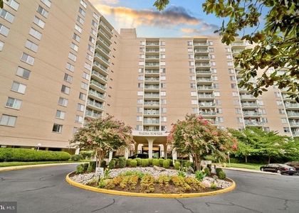 501 Slaters Lane - Photo 1