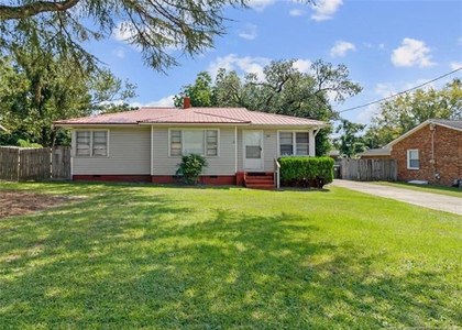 909 Sandalwood Drive - Photo 1