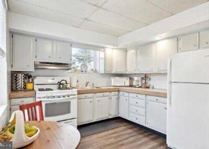 292 N Wycombe Avenue - Photo 1