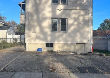 3200 Calvert - Photo 1