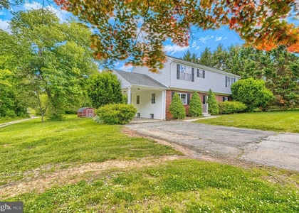 605 N Paradise Road N - Photo 1