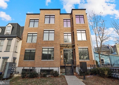1220 Potomac Avenue Se - Photo 1