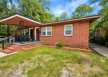 4918 N Pearl Street - Photo 1