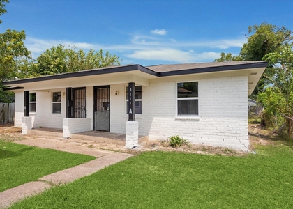 5111 Clover Street - Photo 1