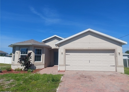 326 Sw 24th Place - Photo 1