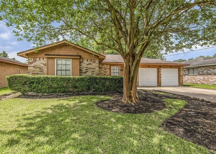 1105 E Brown Lane - Photo 1