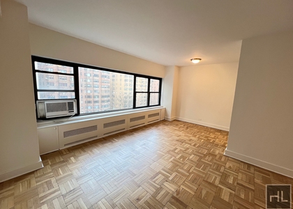 East 55 Street - Photo 1