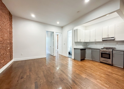 Bedford Avenue - Photo 1