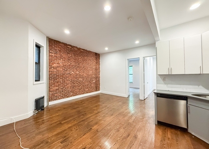 Bedford Avenue - Photo 1