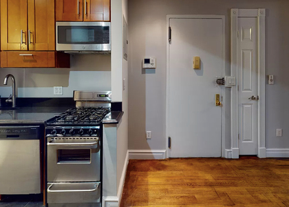 West 53 Street - Photo 1