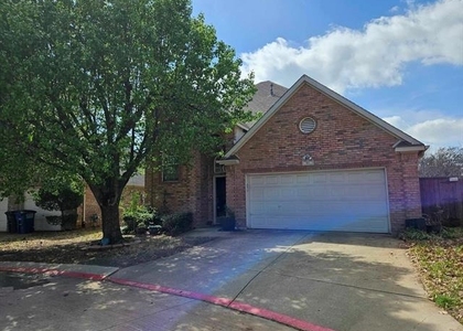 611 Ashbrook Court - Photo 1